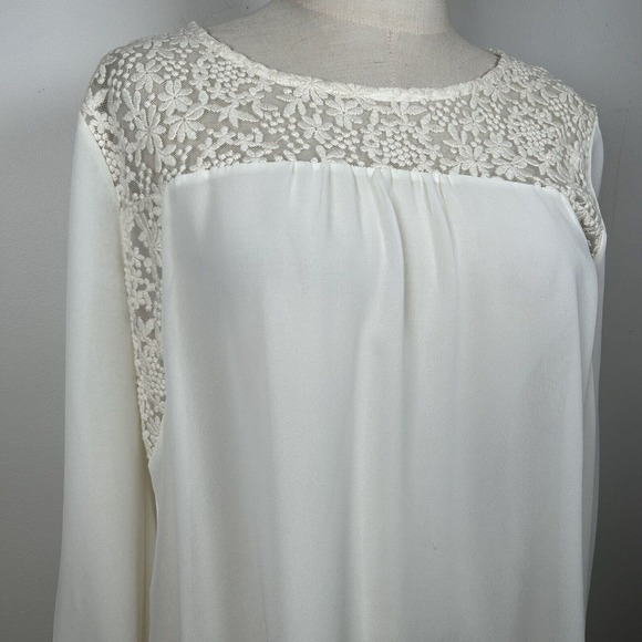 ASTR The Label Womens M Top Blouse Ivory Floral Embroidered Cuff Sleeve - Picture 2 of 8